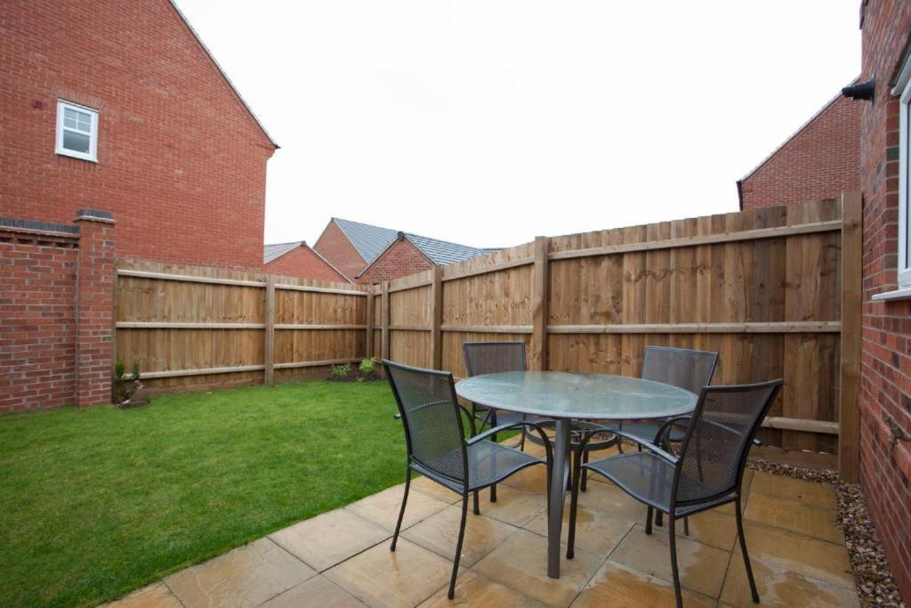 Dbs Serviced Apartments - The Mews Castle Donington Exterior photo